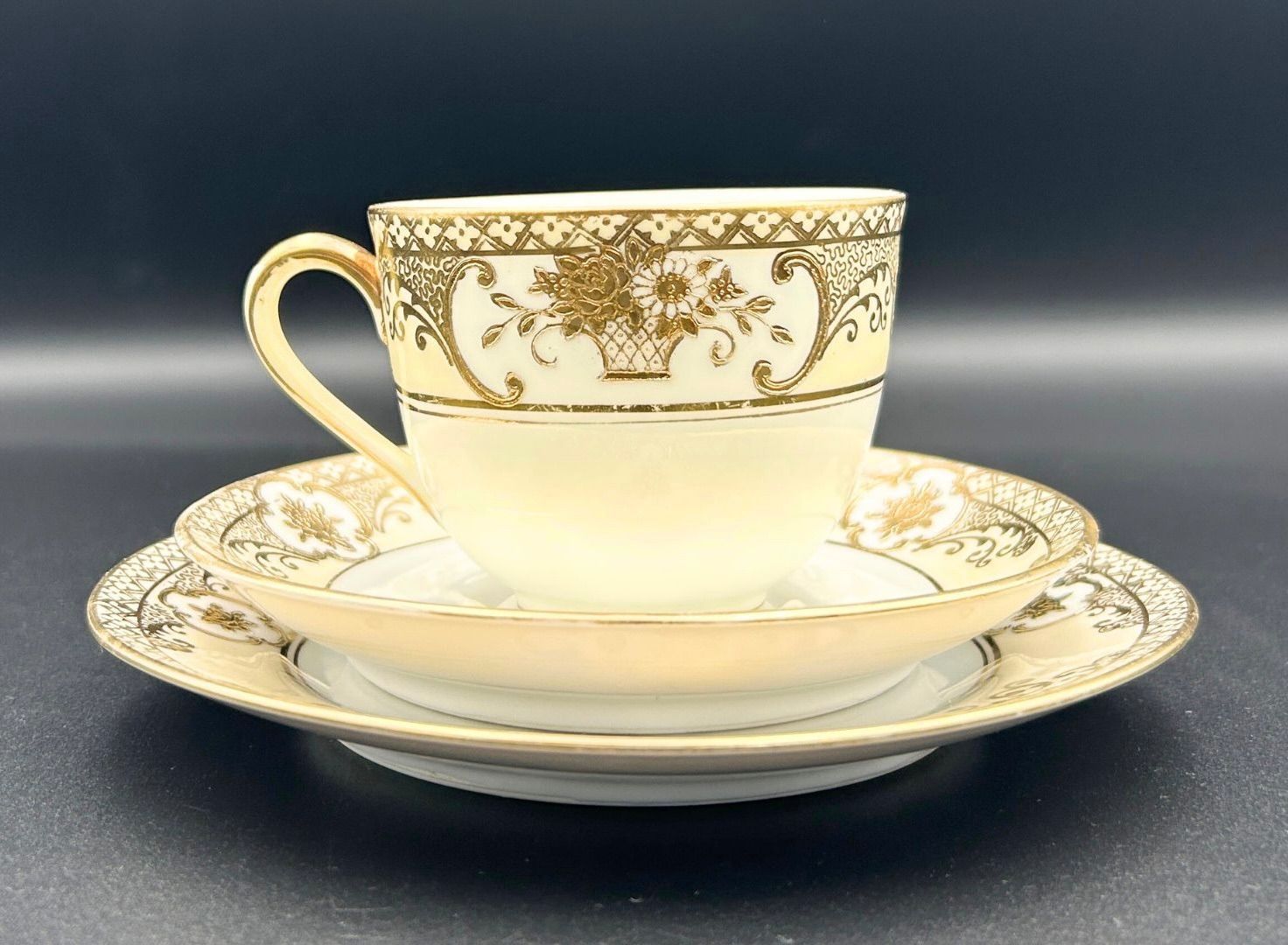 極美品オールドノリタケ マルキ印 金彩のカップとソーサー　プレート　トリオセット 極美品オールドノリタケ マルキ印 金彩のカップとソーサー プレート