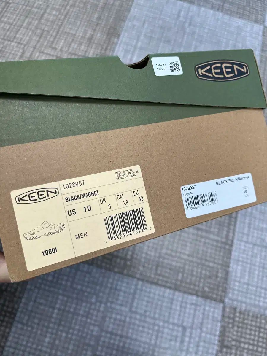  280 keen キーン ヨギ ブラック マグネット サンダル サンダル