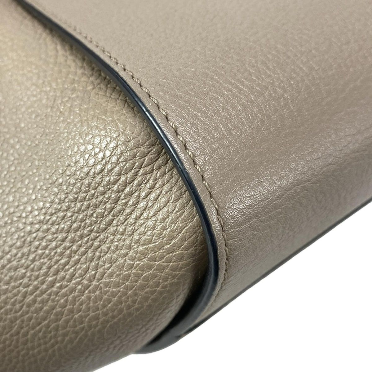 ベージュ×ブラウン