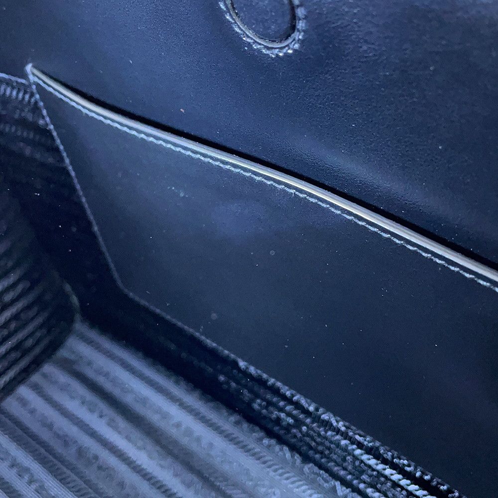 サフィアーノレザー