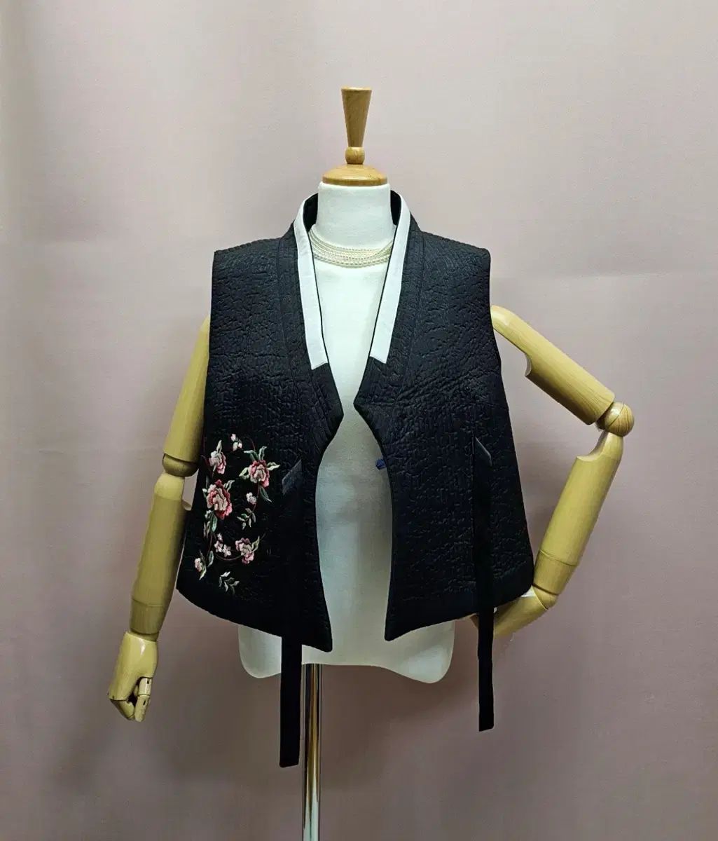 ブラック キルティング 縫い目 刺しゅう ベスト 花刺しゅう 麻 马儿