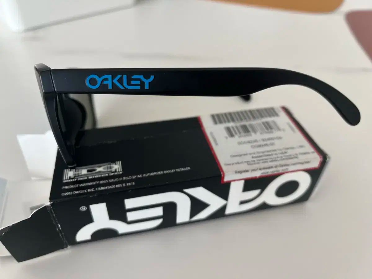 オークリー プログスキン 偏光レンズ