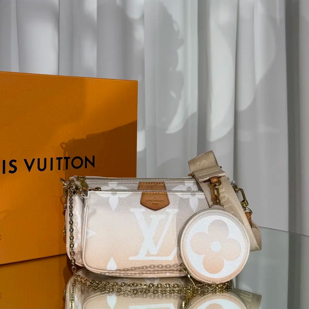 モデル ルイヴィトン モノグラム ブルーム マルチ ポシェット アクセソワ クロスバック