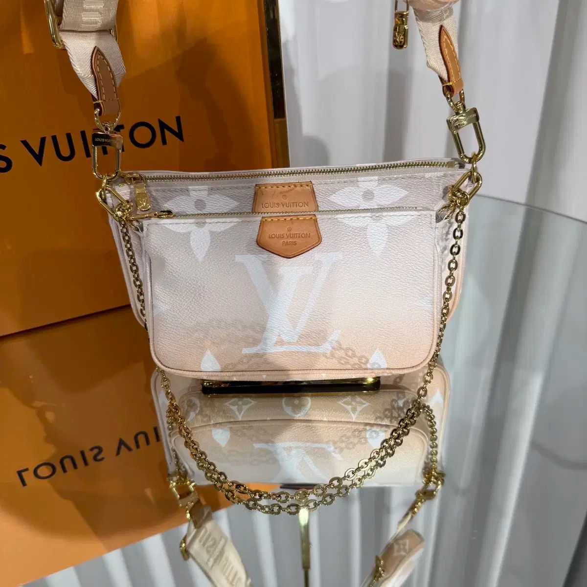 モデル ルイヴィトン モノグラム ブルーム マルチ ポシェット アクセソワ クロスバック DECORATOM_COM_BR