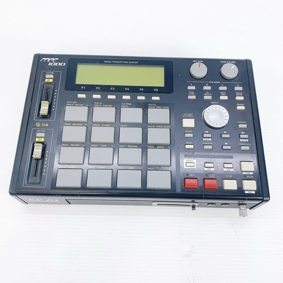 AKAI アカイ サンプラー MPC1000 楽器 機材 音響機器 録音 加工 DJ ビート 作成 演奏 音楽