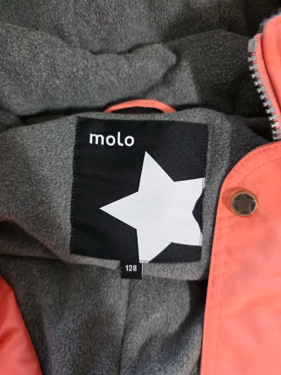 molo ユアハン ピング色 防寒 宇宙服