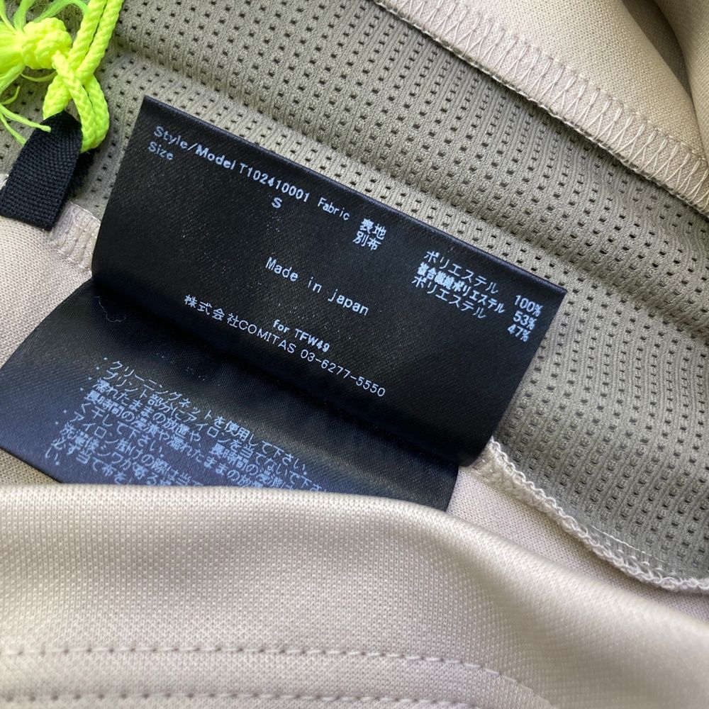 モデル ハイネック