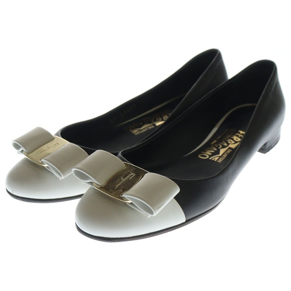 FERRAGAMO フェラガモ ヴァラリボン ロゴプレート レザー フラット パンプス シューズ ブラック ホワイト レディース