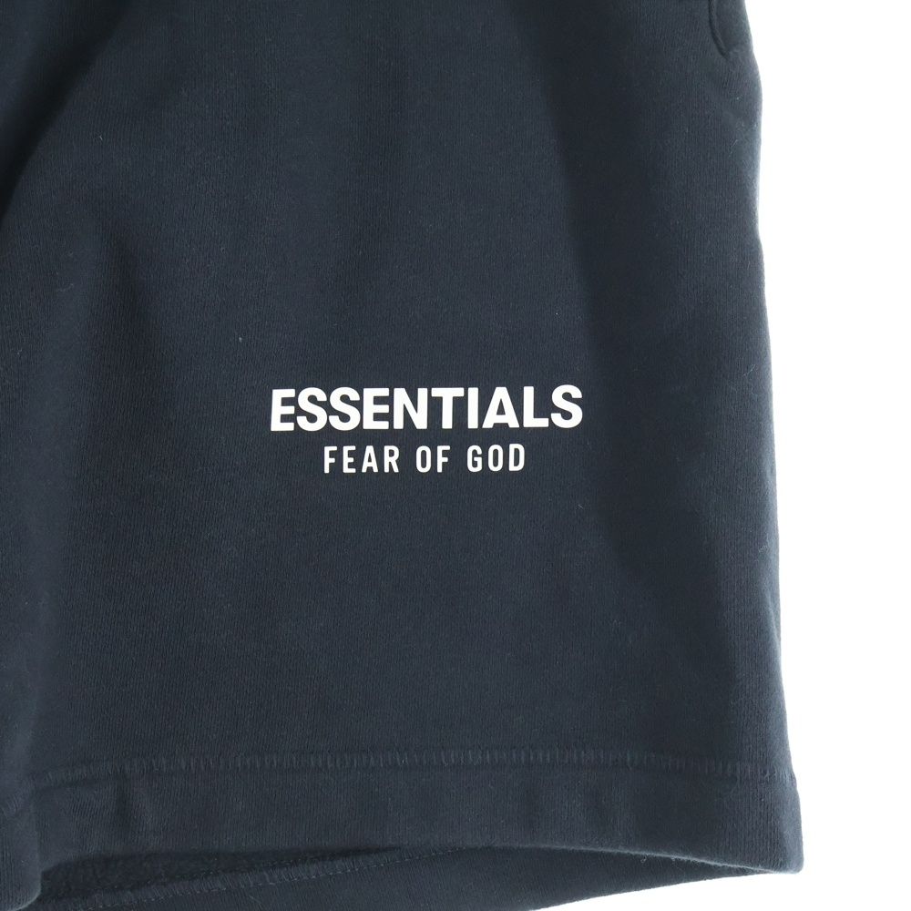 Essentials エフオージー