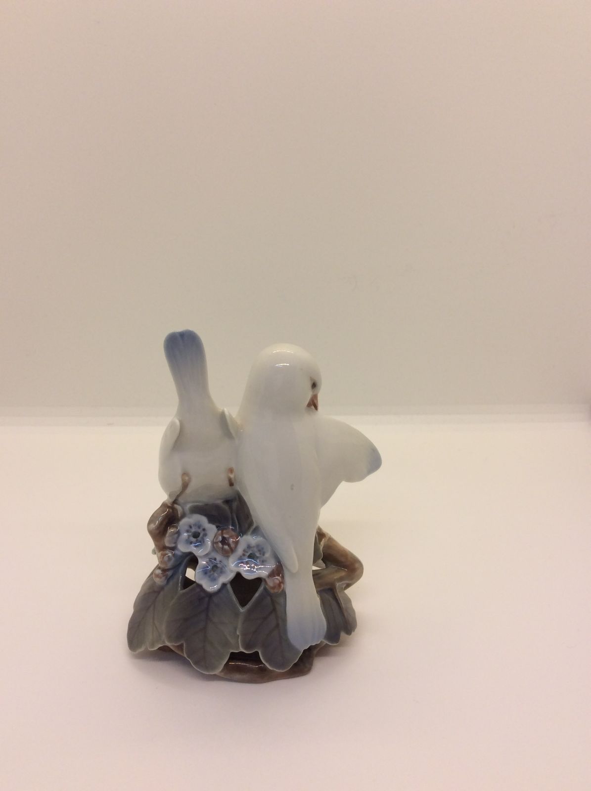 ヘレンド　置物　フィギュリン　小鳥 ヘレンド(Herend) フィギュリン 置物 猫と小鳥 赤色の猫と黒色の小鳥の