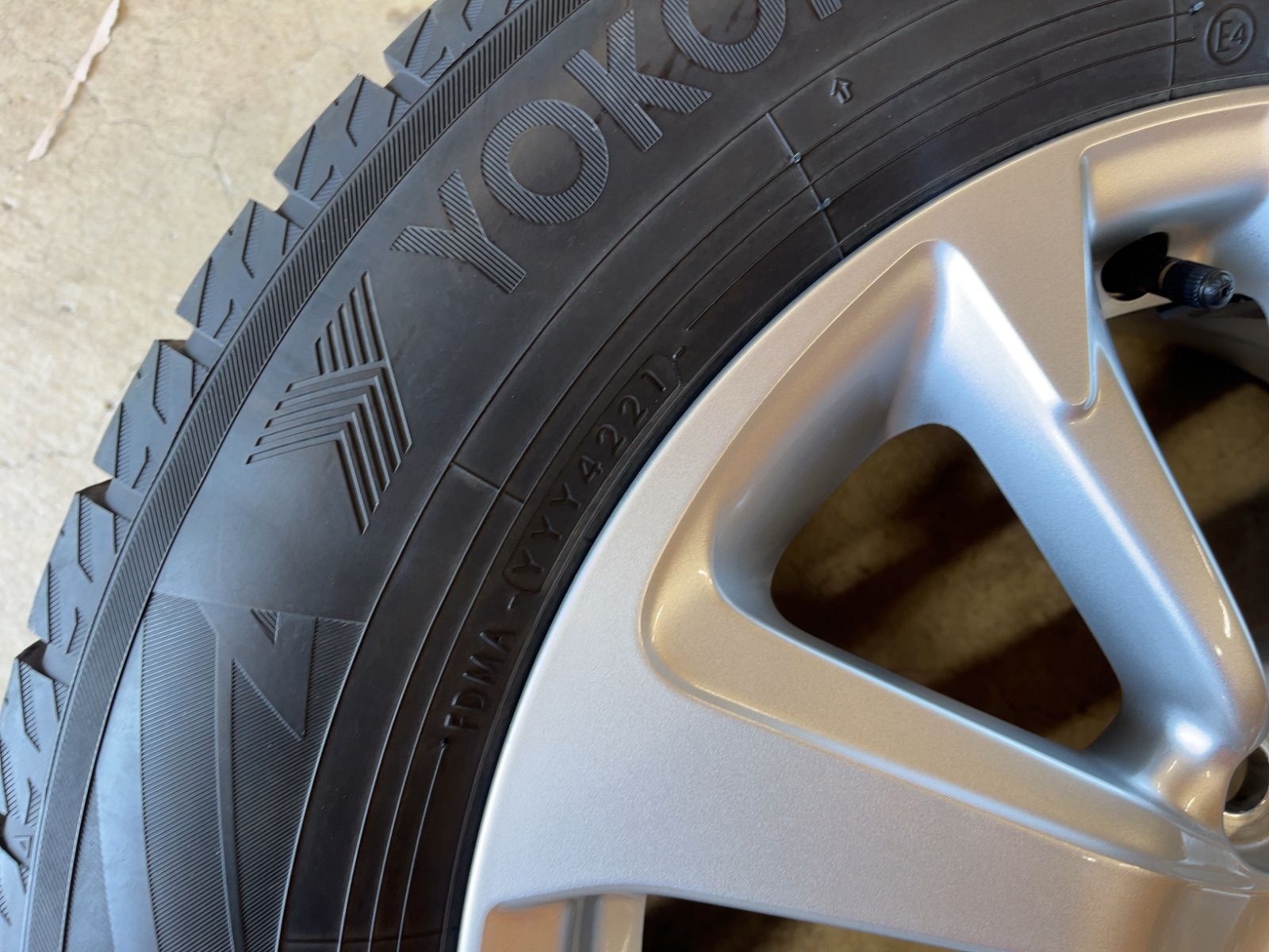  トヨタ ヤリス アイスガード70 16インチ 4本セット 16インチ タイヤ ホイールセット