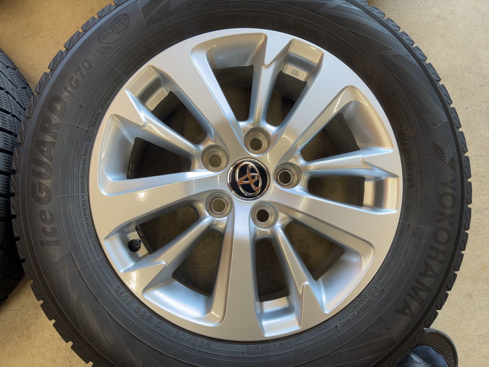 トヨタ ヤリス アイスガード70 16インチ 4本セット