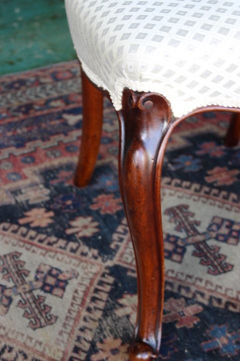 バルーンバックチェア