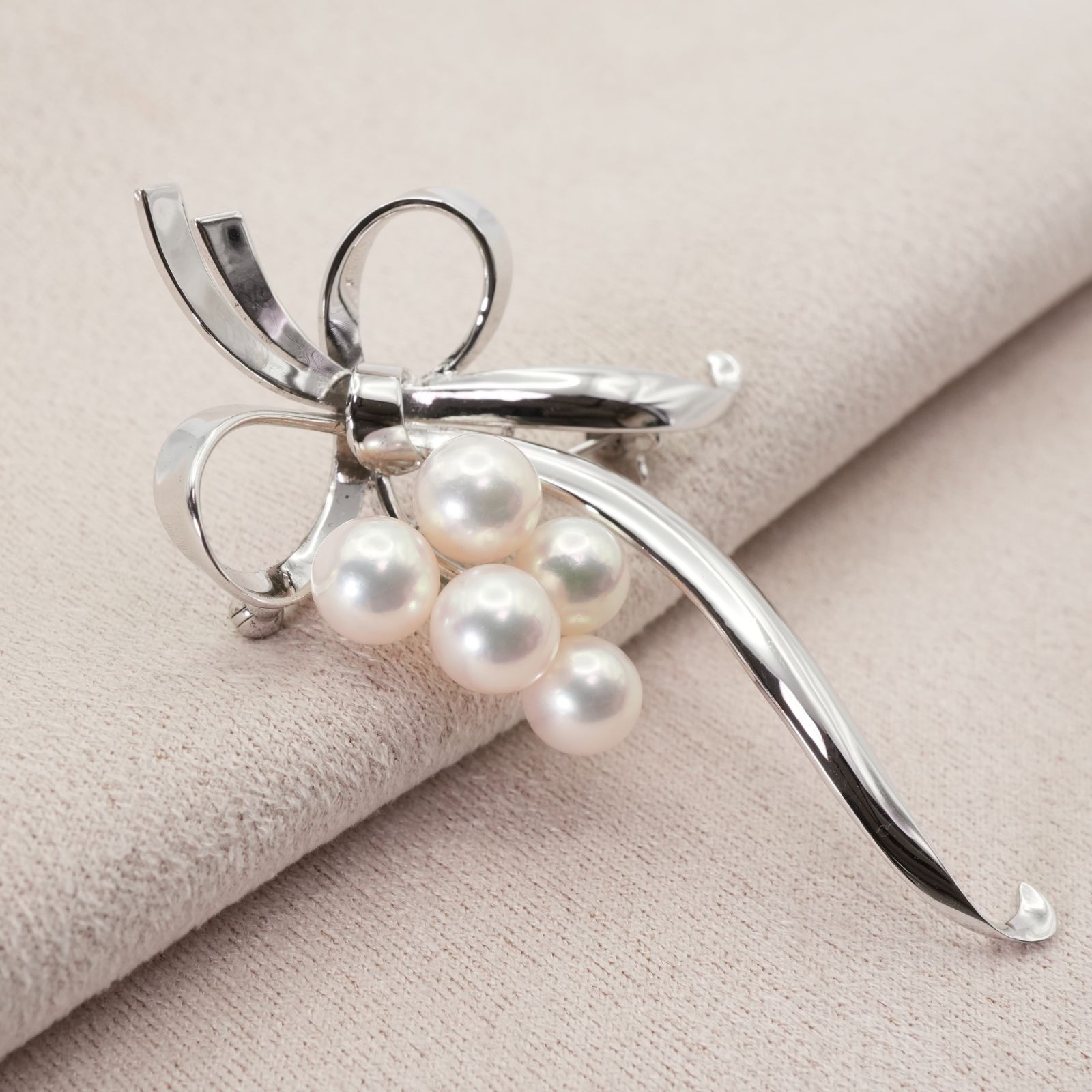 【未使用】MIKIMOTO パールブローチ あこや真珠 リボンモチーフ 刻印あり 美品 ミキモト リボン モチーフ アコヤパール ブローチ 真珠/25-1967S