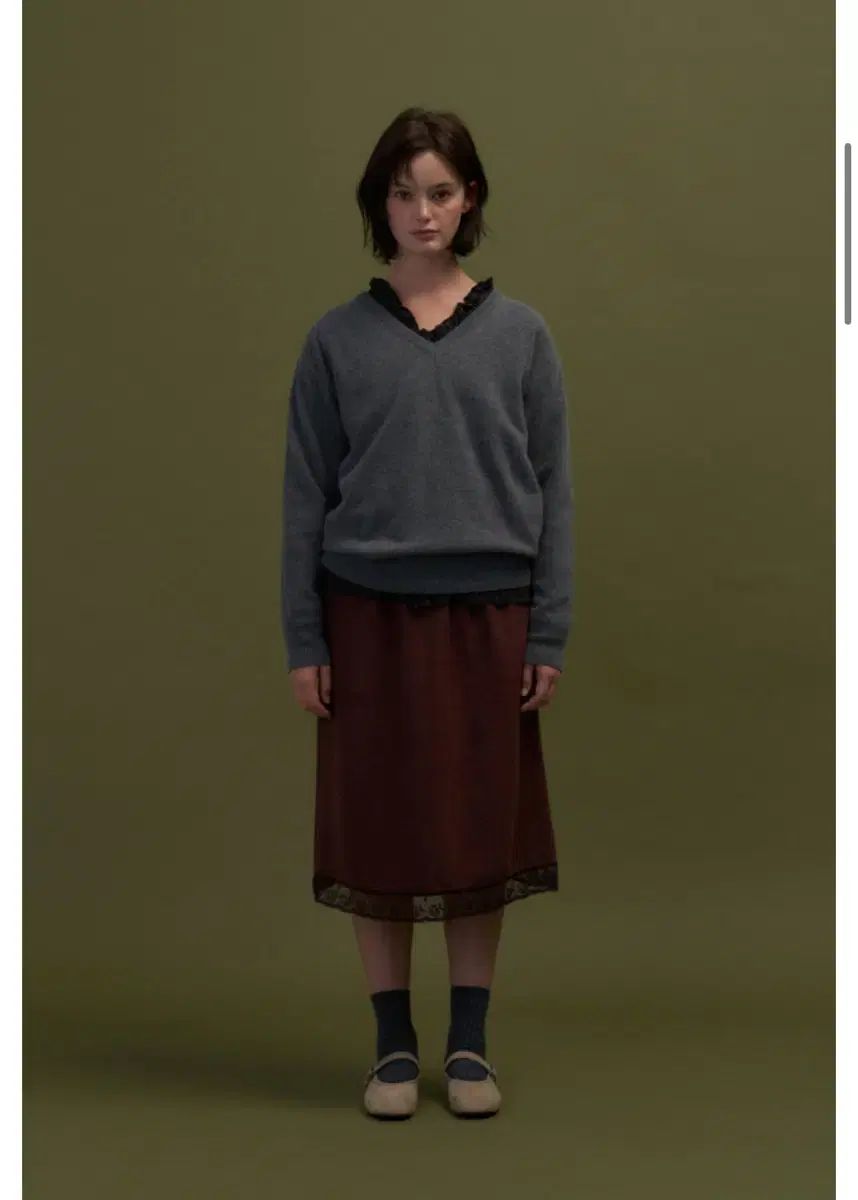 ソーディングキーブレーザー Toasty Charcoal Vネック ニット