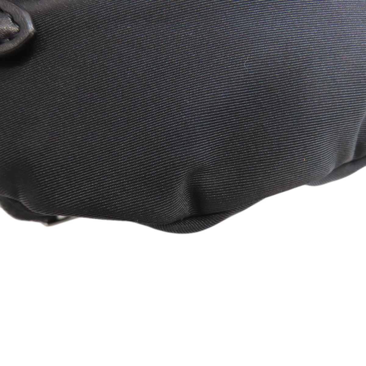 ロゴ ボディバッグ