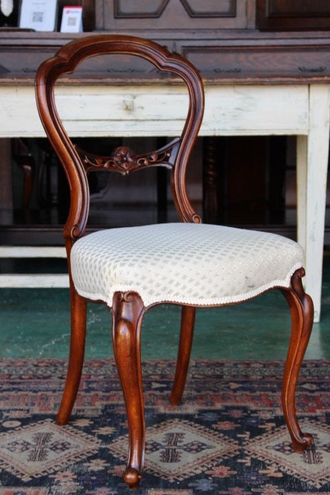 バルーンバックチェア