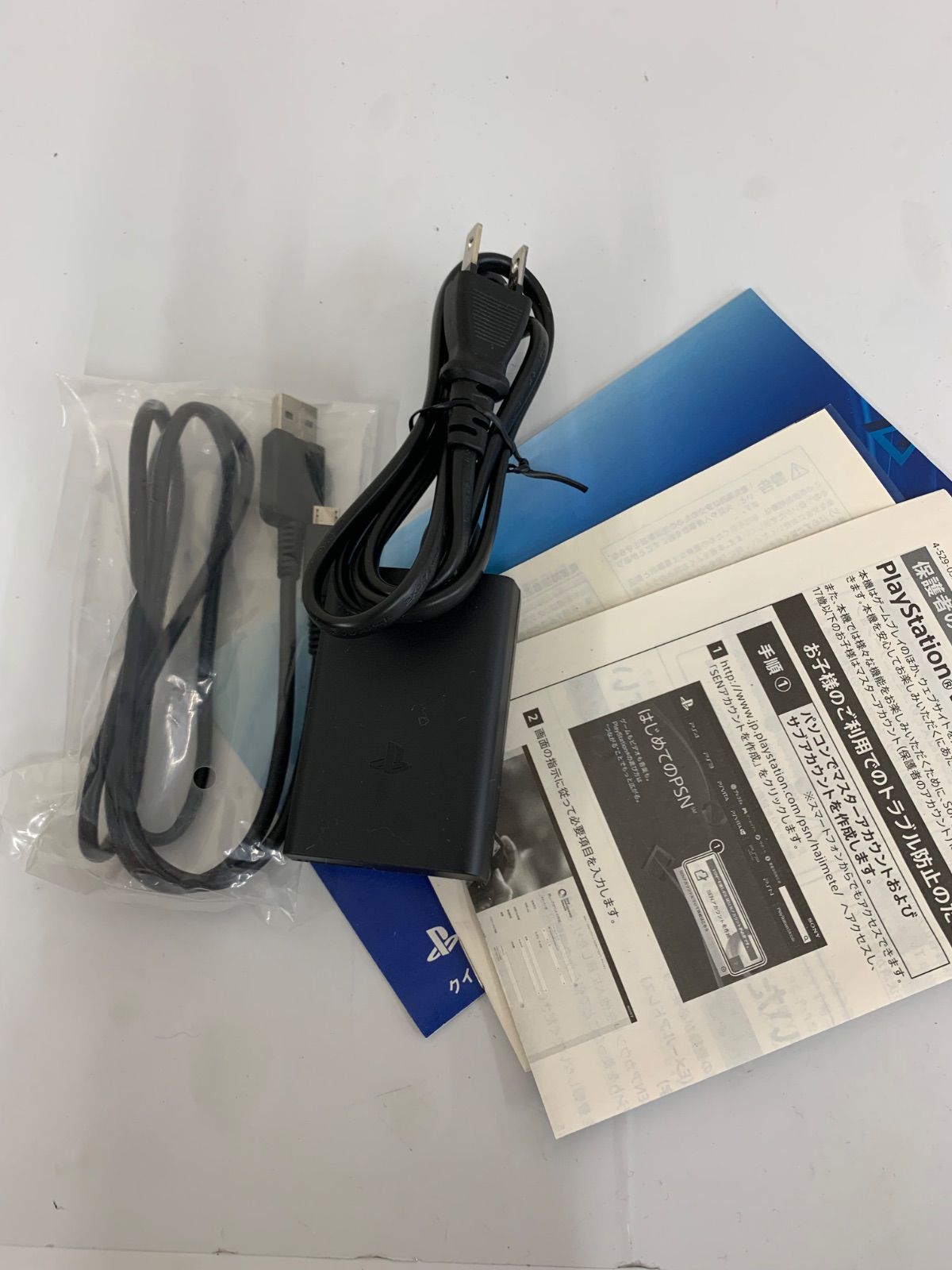  5 通電 PS Vita PCH 2000 ライムグリーン ホワイト 箱 充電器付き ゲーム機本体 2 本体 PS Vita(ヴィータ)