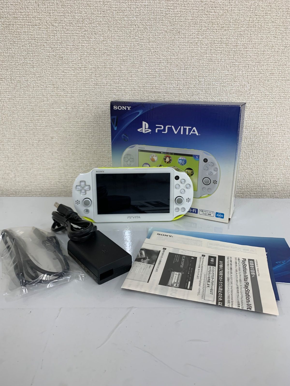 5 通電動作 済み PS Vita PCH-2000 ライムグリーン ホワイト 箱 充電器付き ゲーム機本体 2