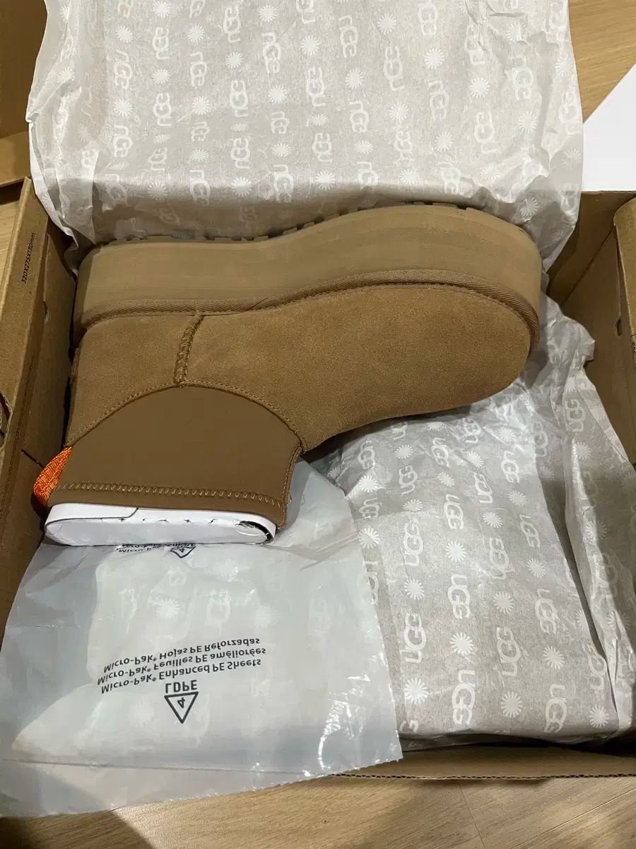  新世界 UGG アグ Classic ミニ ディパー 240 フラットフォーム ブーツ その他 ブーツ