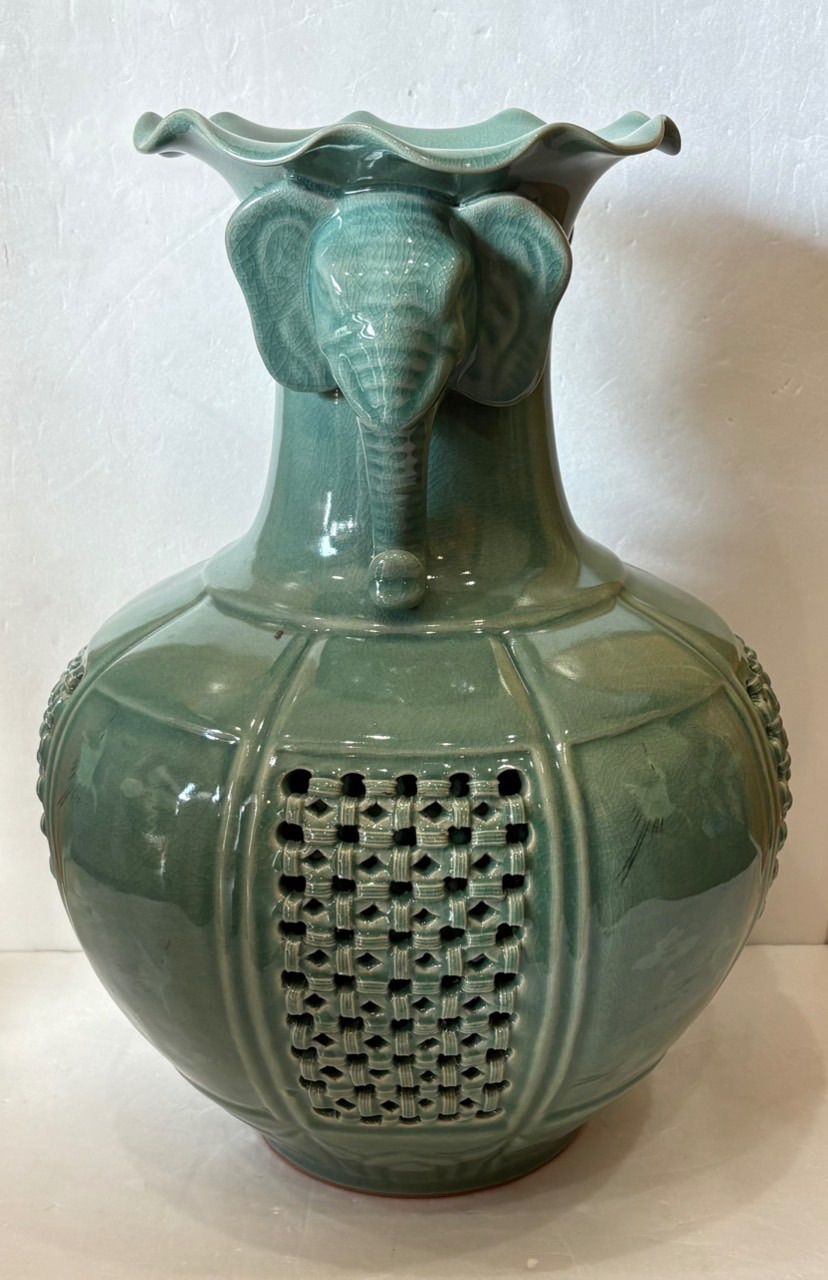 高麗青磁 花瓶 壺 松波作 透かし彫り 象 鶴