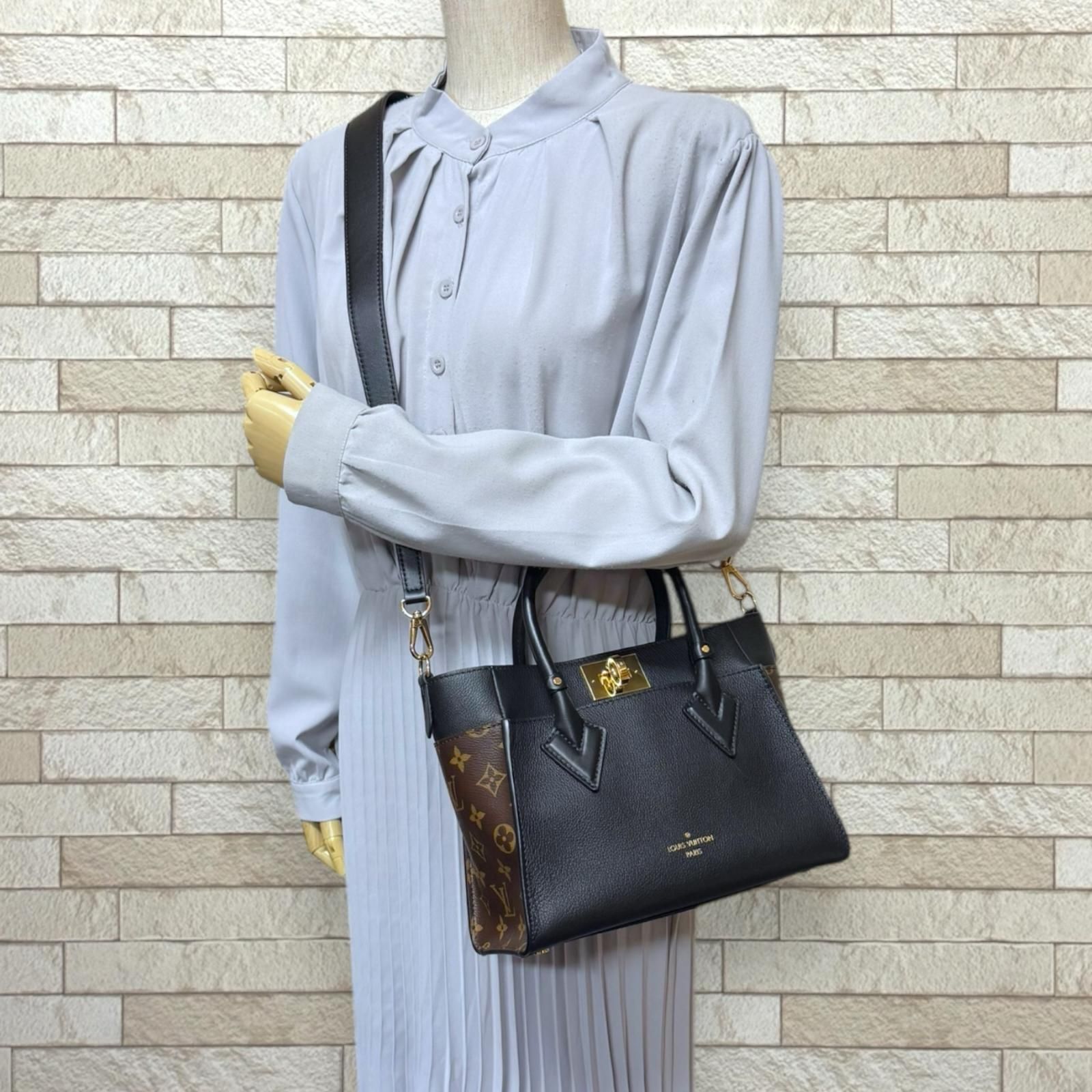 ルイヴィトン オンマイサイドPM ショルダーバッグ レザー M57728 ブラック レディース LOUIS VUITTON ルイヴィトン ルイ ヴィトン