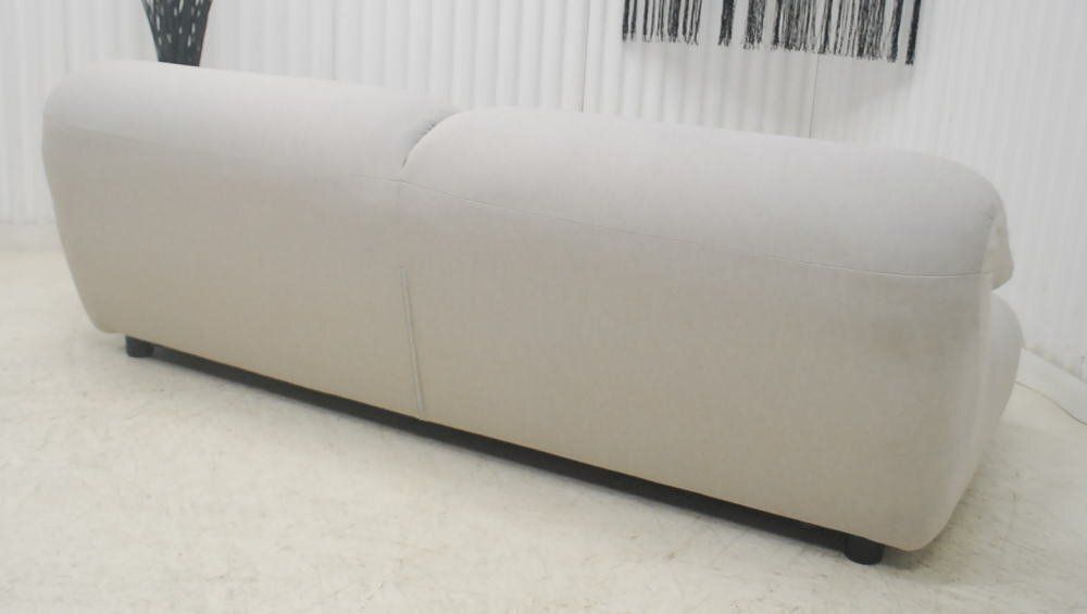 スタイリッシュモダンデザイン ヘッドレスギア付き