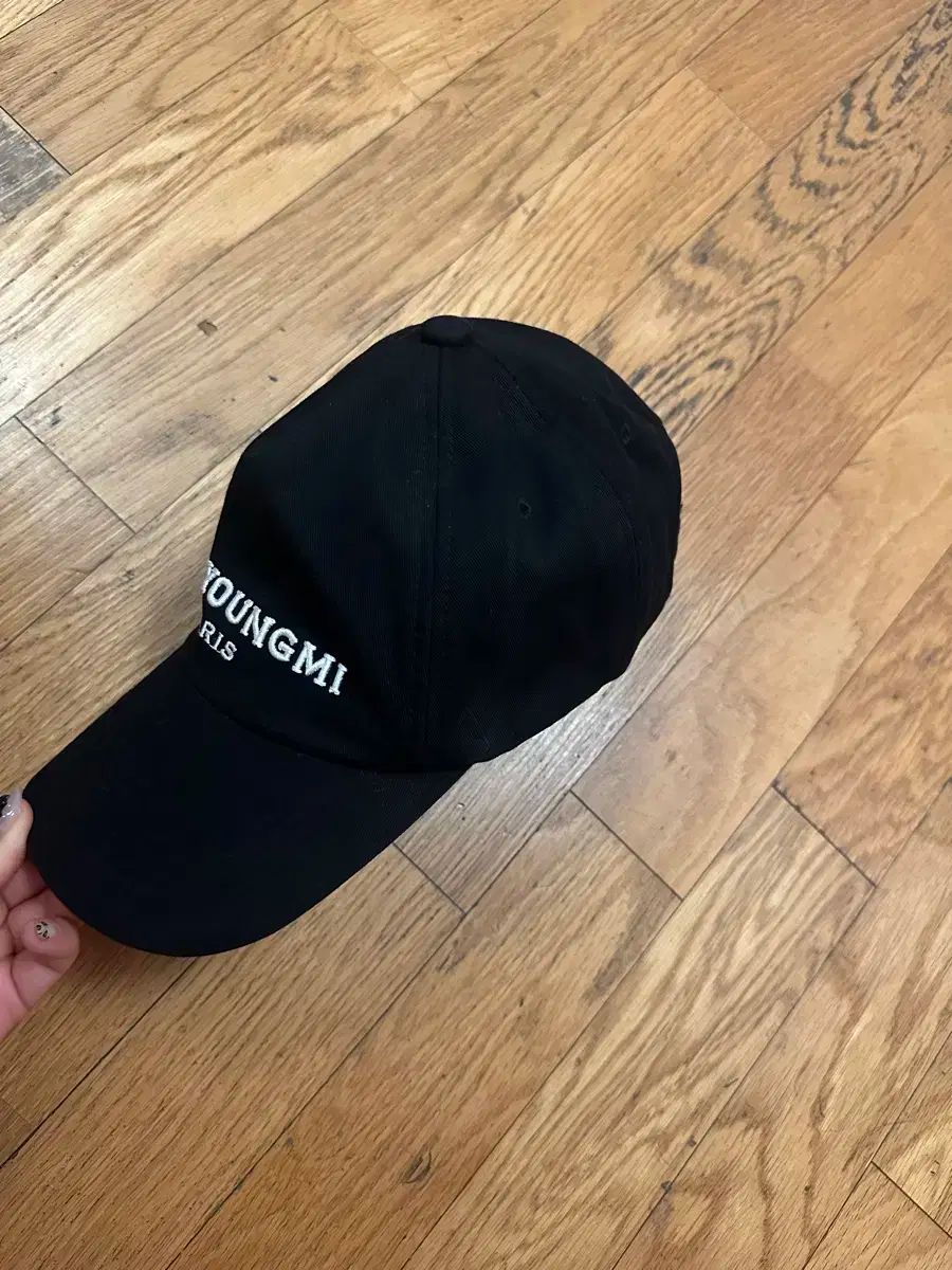 ウーヨンミ パリ ベースボールキャップ