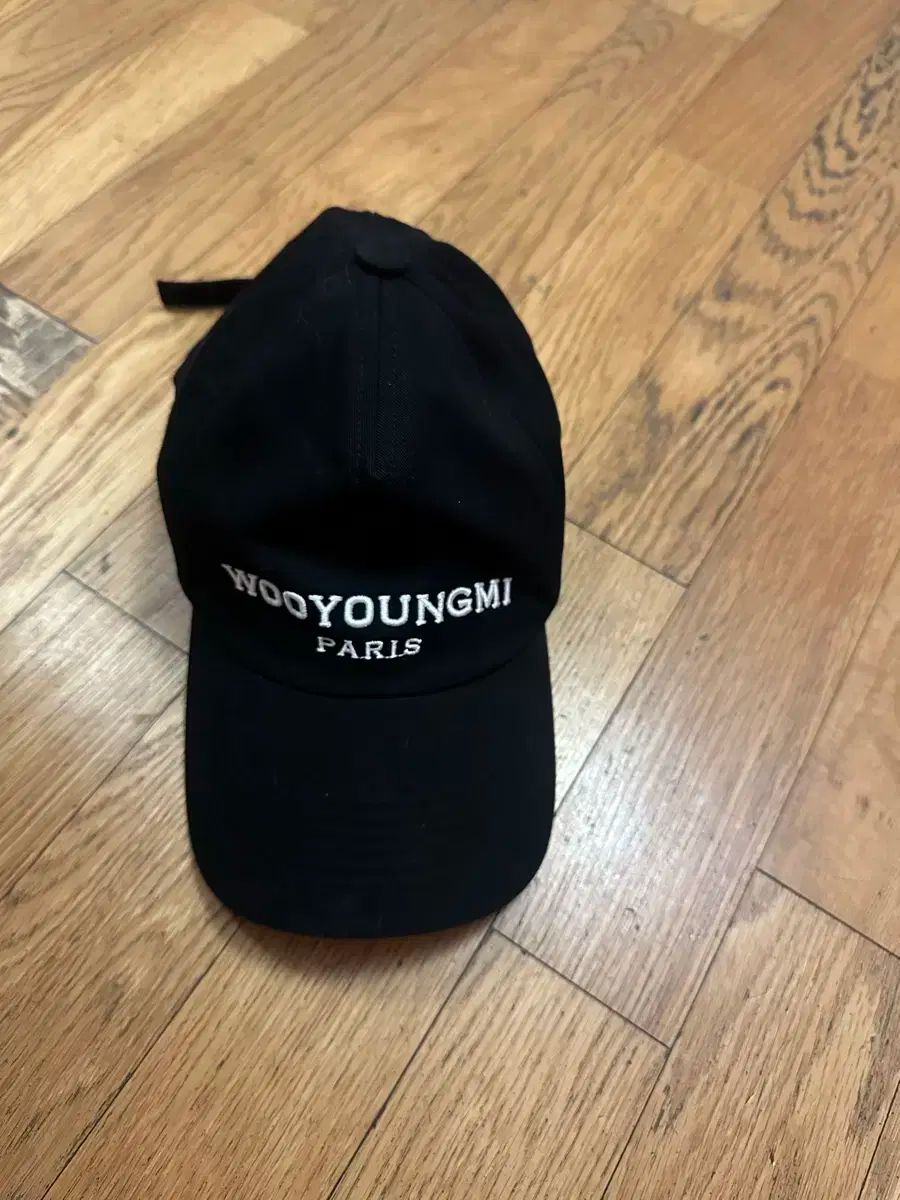 ウーヨンミ パリ ベースボールキャップ