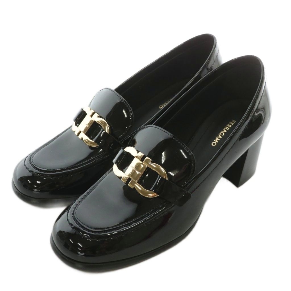 サルヴァトーレフェラガモ Salvatore Ferragamo MARLENA マルレーナ ガンチーニ ローファー パンプス エナメル ラウンドトゥ チャンキーヒール ゴールド金具 6 23.5cm 黒 ブラック 0769316 XZ GY19