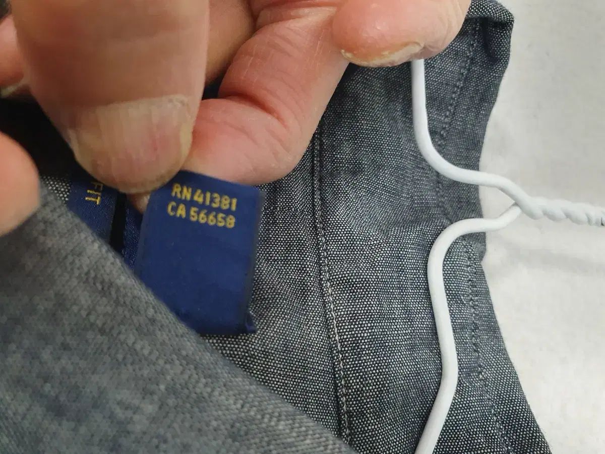 シャンブレーシャツ