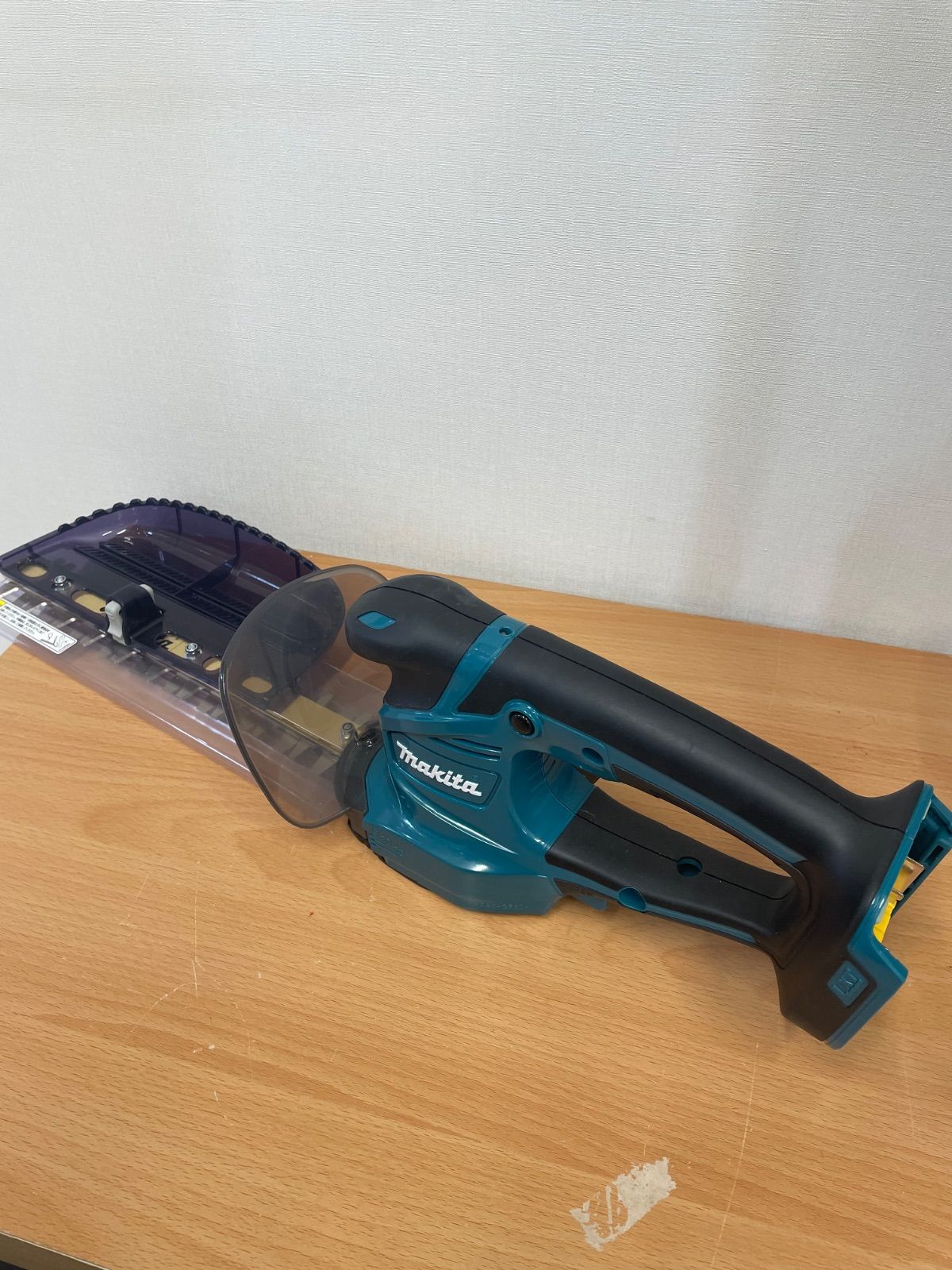 マキタ MAKITA MUH267D 充電式ミニ生垣バリカン 本体のみ A25-3252