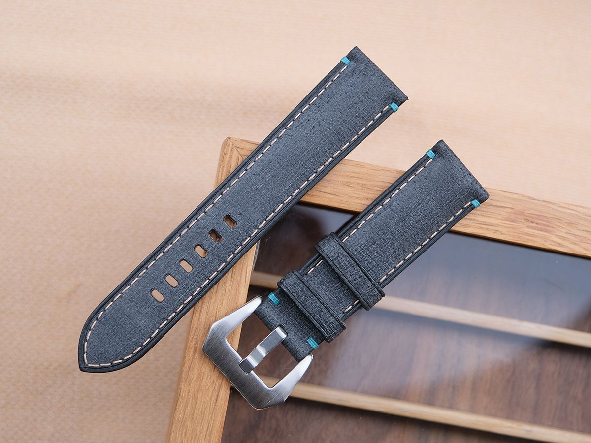 パネライストラップ 植物タンニン鞣し バベル革 ブラック 時計ベルト チューブ入り シルバーのバックル付き