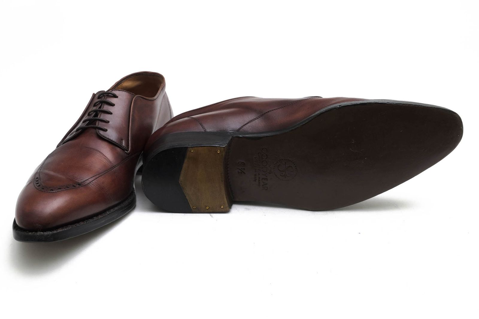 ダークブラウン