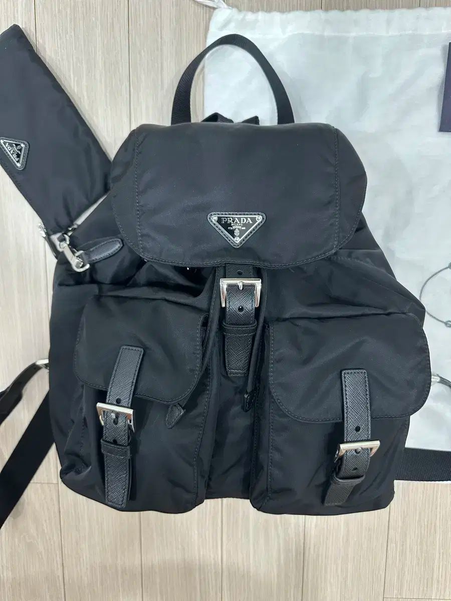 プラダ ミディアム リナイロン ポーチ バックパック