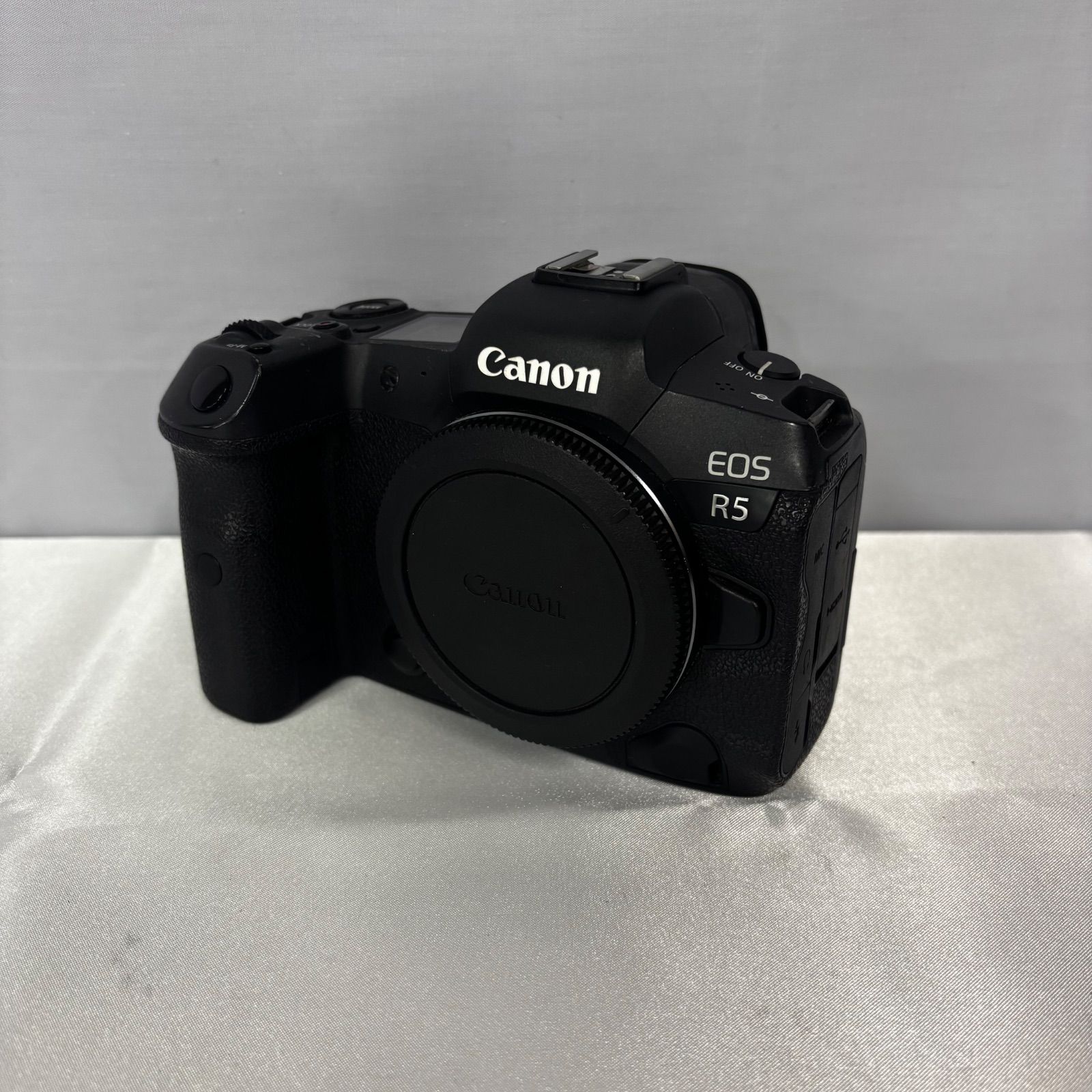 Canon デジタル一眼 EOS R5 ボディ ブラック 通電 済