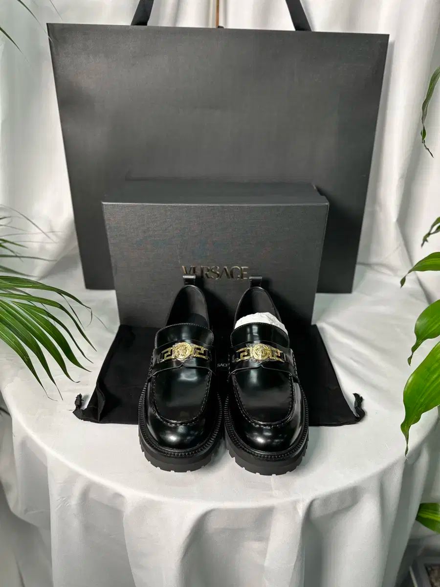 42サイズ ヴェルサーチェ メドゥーサ ローファー 靴
