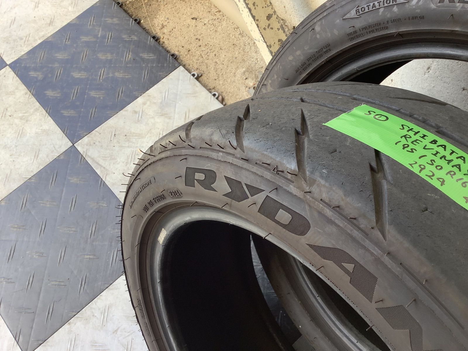 タイヤ2本セット