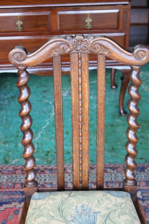 ツイストレッグ 椅子