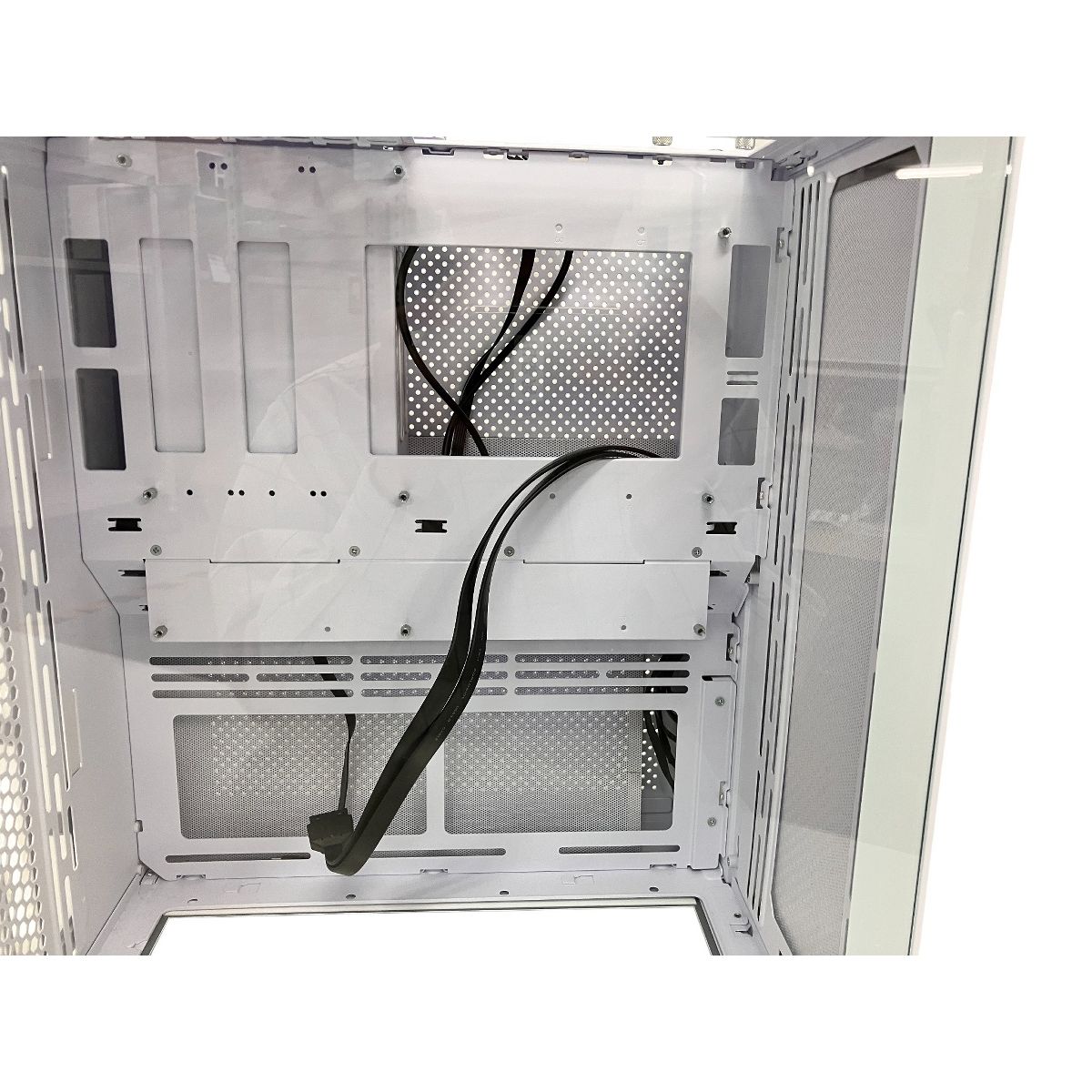  LIAN LI O 11 DYNAMIC MINI SNOW EDITION PCケース リアンリー PCケース(自作PC用) PCパーツ