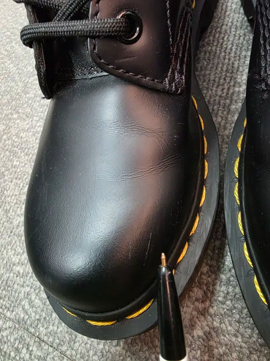 DR. MARTENS