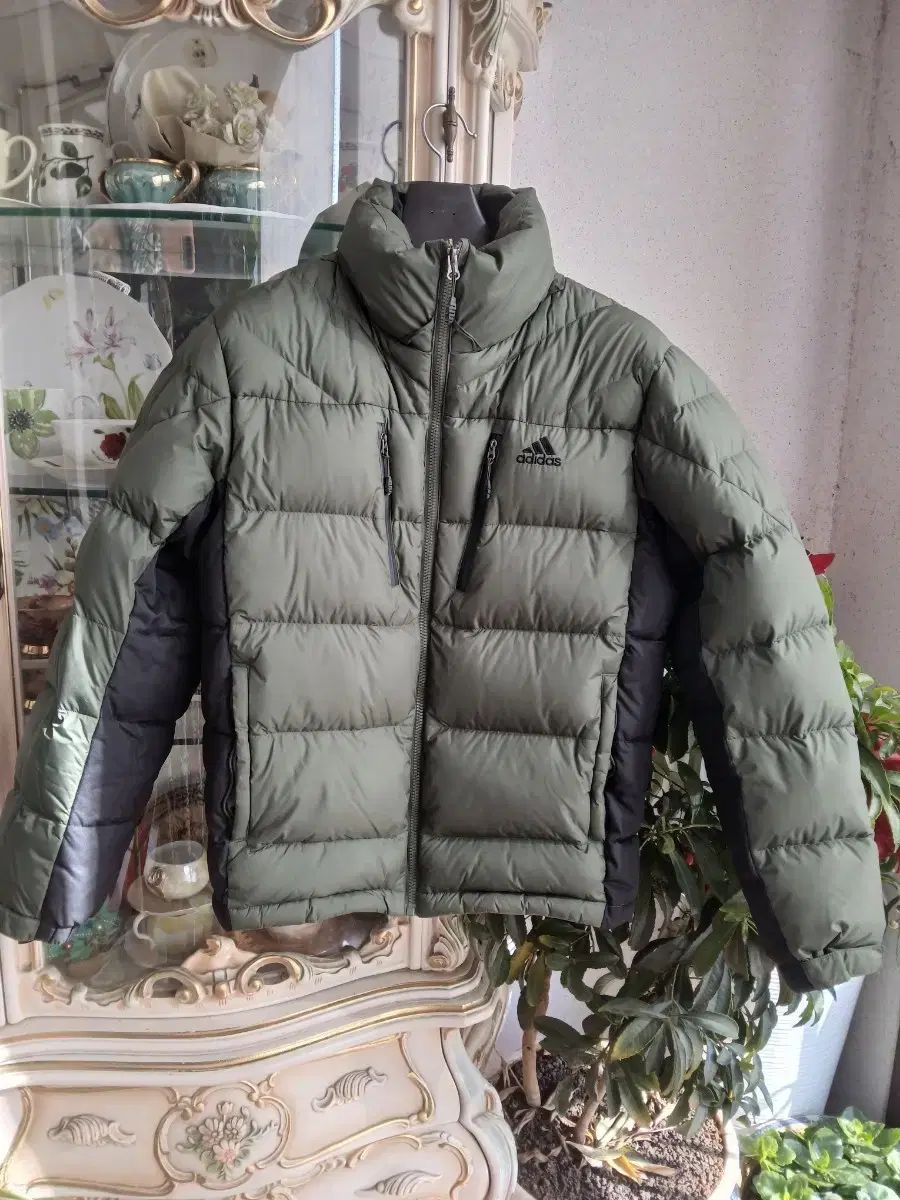 アディダスグースダウン パディング アウター カーキ色 95