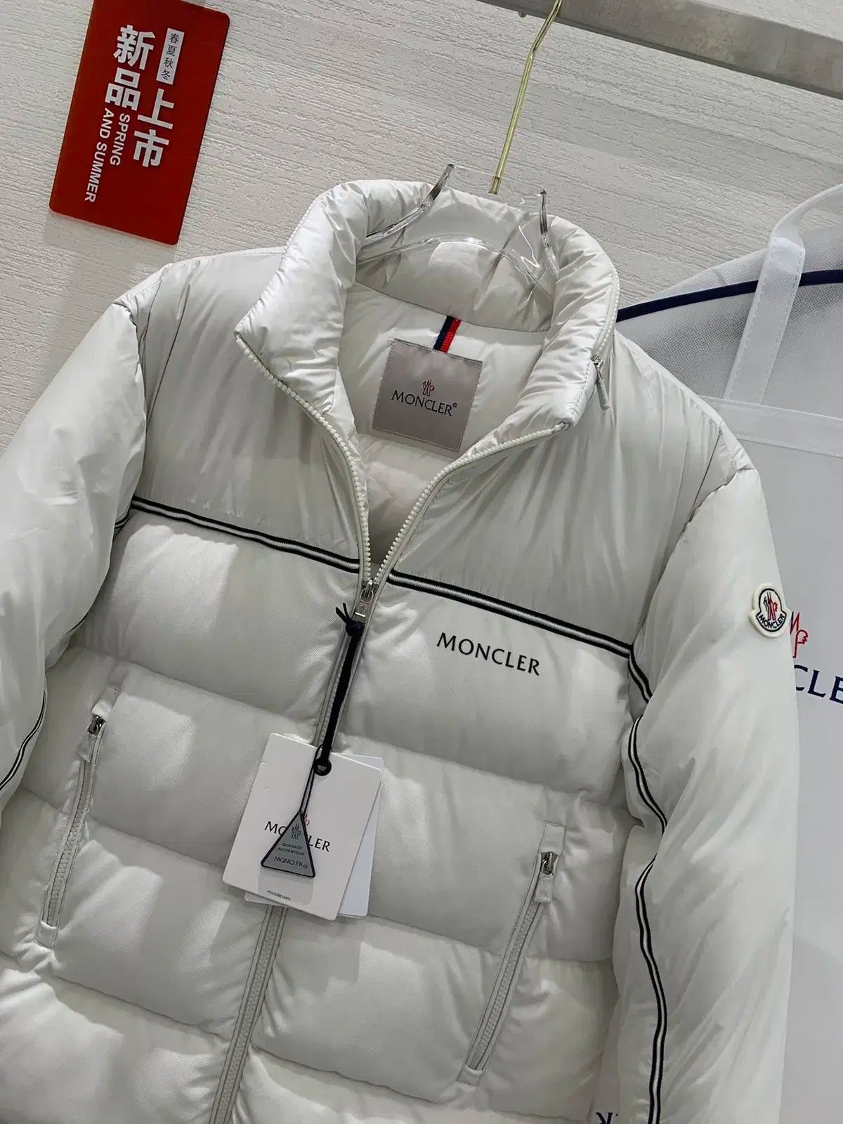 カジュアル ロゴ