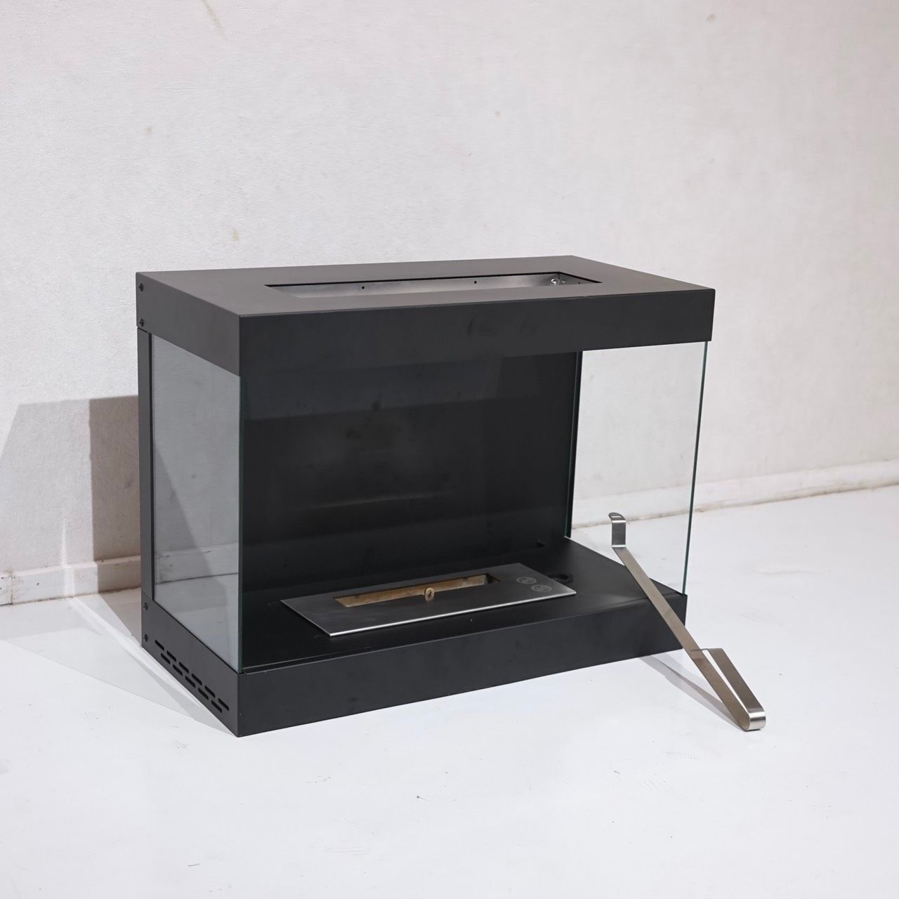 LOVINFLAME ラビンフレーム ヴェントフリー 暖炉 バイオエタノール暖炉 暖房器具 床置き型 自立式 インテリア ブラック モダン ミニマル ホテルライク