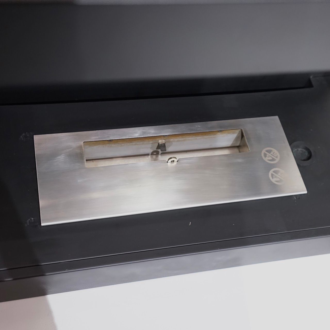 LOVINFLAME ラビンフレーム ヴェントフリー 暖炉 バイオエタノール暖炉 暖房器具 床置き型 自立式 インテリア ブラック モダン ミニマル ホテルライク MARWIL-DEMENAGEMENTS_CH