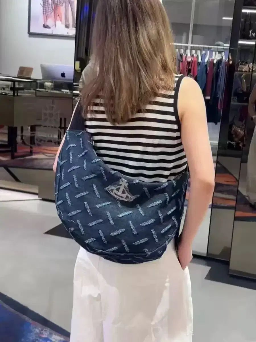 ショルダーバッグ オーバーサイズ