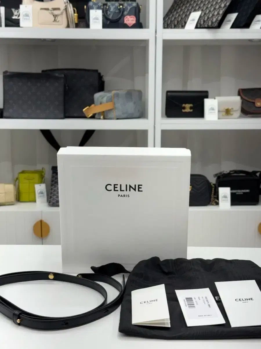 豊富な品揃え。 OS Celine セリーヌ カーフスキン ミニ クロスバック 最新アイテム。