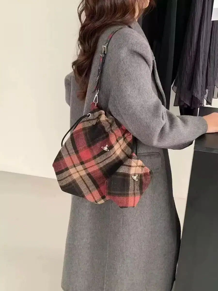 Vivienne Westwood ヴィヴィアン ウエストウッド レディース ショルダーバッグ チェック柄 ニット素材バッグ 秋 クロスバック