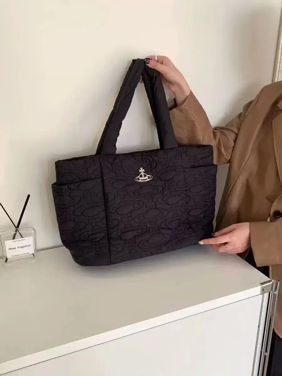 ヴィヴィアン ウエストウッド レディースショルダーバッグ オーバーサイズ トートバッグ キルティング素材 ビジネスバッグ ママバッグ