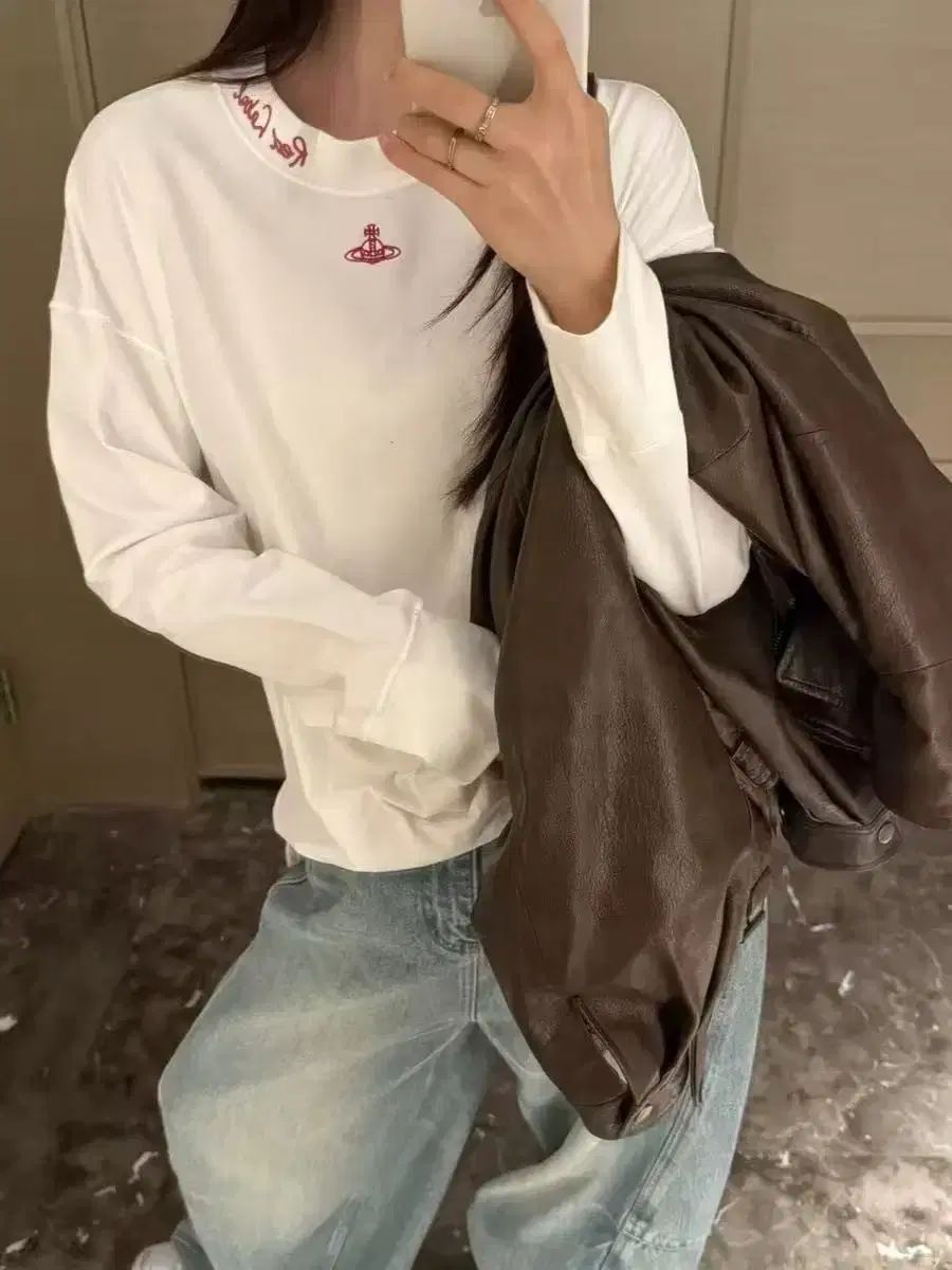 Vivienne Westwood ヴィヴィアン ウエストウッド レディース長袖Tシャツ 首部分POINT ポイント ロゴ VIVIEN